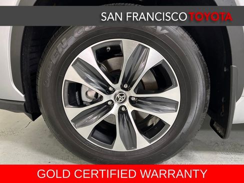 Certified 2025 Toyota Highlander XLE image 9