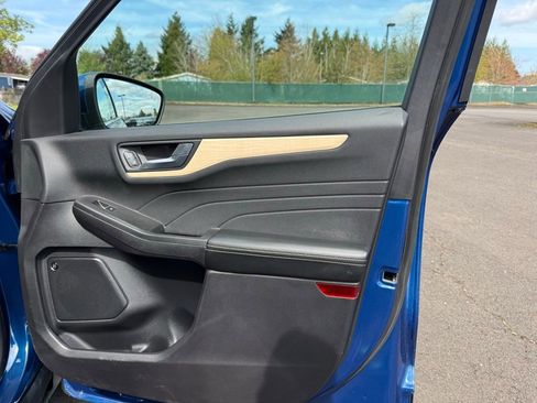 Used 2022 Ford Escape Titanium w/ Titanium Premium Package image 26