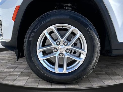 Certified 2024 Jeep Grand Cherokee L Laredo image 10
