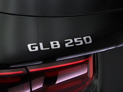 Certified 2026 Mercedes-Benz GLB 250 image 19