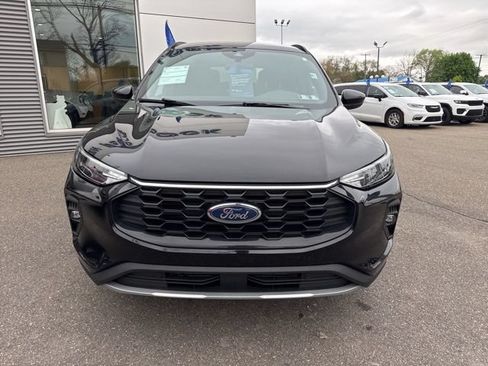 Certified 2025 Ford Escape ST-Line Select AWD/4WD image 3