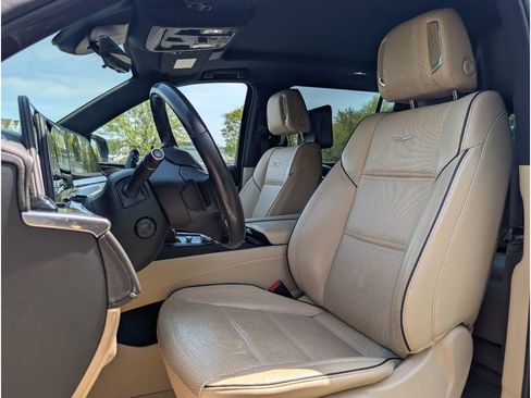 Used 2021 Cadillac Escalade ESV Premium Luxury AWD/4WD image 18