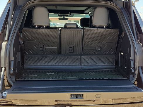 Used 2025 Ford Expedition Tremor AWD/4WD image 9