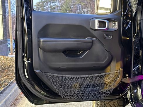 Used 2018 Jeep Wrangler Unlimited Rubicon image 29