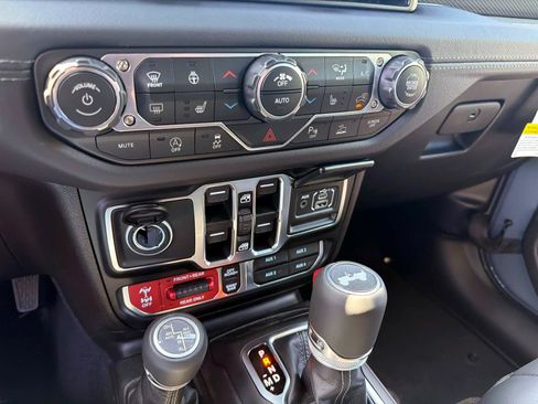 New 2026 Jeep Wrangler Unlimited Rubicon AWD/4WD image 17