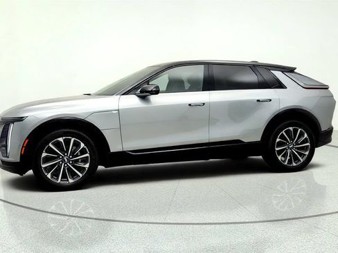 Used 2026 Cadillac Lyriq Sport AWD/4WD image 8