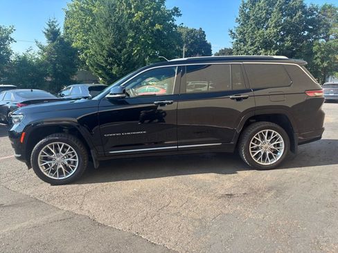 Used 2023 Jeep Grand Cherokee L Summit w/ Advanced Protech Group IV AWD/4WD image 10