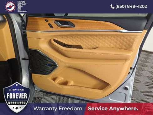 Used 2021 Jeep Grand Cherokee L Summit AWD/4WD image 37