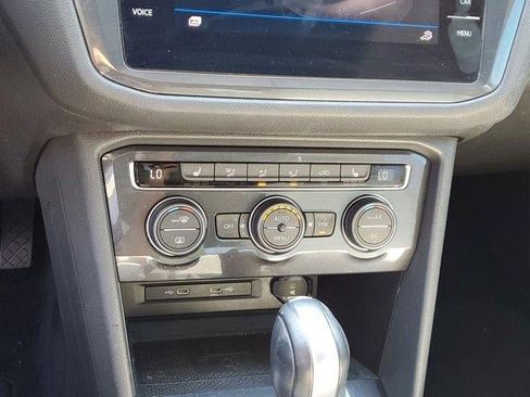 Used 2021 Volkswagen Tiguan SE image 24