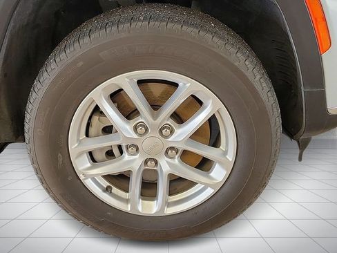 Used 2025 Jeep Grand Cherokee L Laredo AWD/4WD image 5