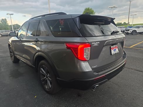 Used 2024 Ford Explorer XLT w/ Equipment Group 202A AWD/4WD image 3