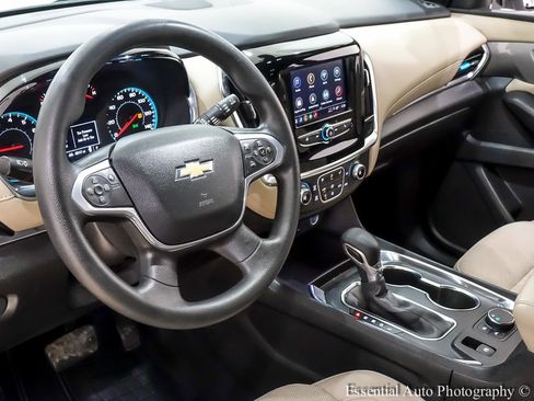 Used 2022 Chevrolet Traverse LS image 15