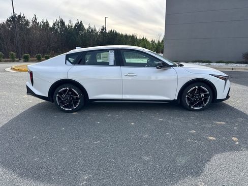 New 2025 Kia K4 GT-Line image 2