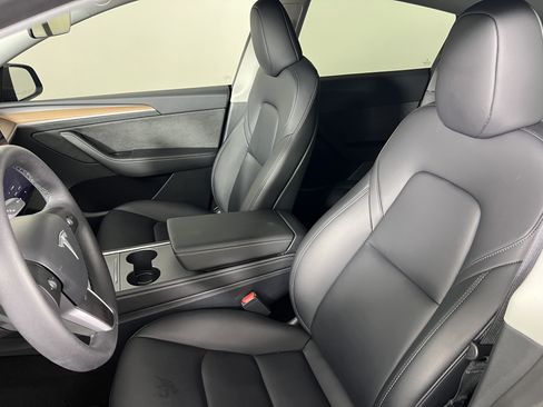 Used 2025 Tesla Model Y Long Range AWD/4WD image 16