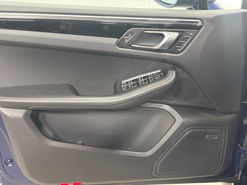 Certified 2025 Porsche Macan image 22