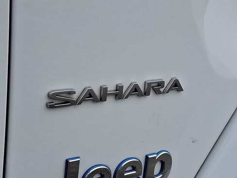 Used 2023 Jeep Wrangler Unlimited Sahara AWD/4WD image 31