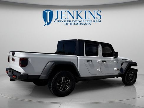 Used 2025 Jeep Gladiator Mojave w/ Convenience Group AWD/4WD image 5
