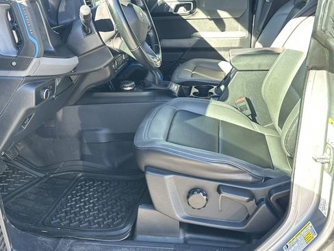Used 2022 Ford Bronco Black Diamond image 9