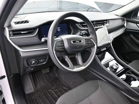 Used 2023 Jeep Grand Cherokee L Laredo RWD image 31