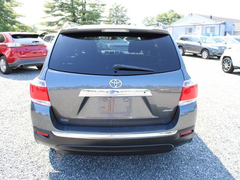Used 2013 Toyota Highlander Plus AWD/4WD image 8