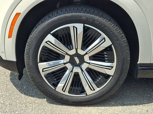 Certified 2026 Cadillac Escalade IQ Luxury 2 AWD/4WD image 6