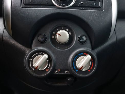 Used 2014 Nissan Versa SV image 30