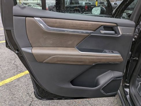 New 2026 GMC Acadia Denali Ultimate w/ LPO, Floor Liner Package AWD/4WD image 30