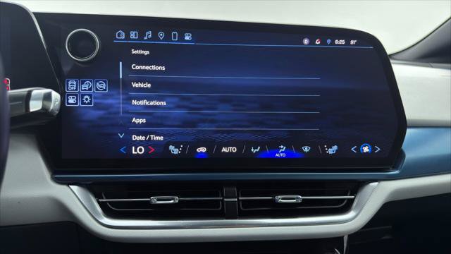 Used 2025 Chevrolet Equinox EV LT w/ Convenience Package FWD image 36