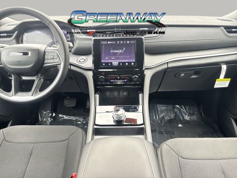 New 2025 Jeep Grand Cherokee Laredo image 13