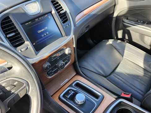 Used 2016 Chrysler 300 C Platinum image 26