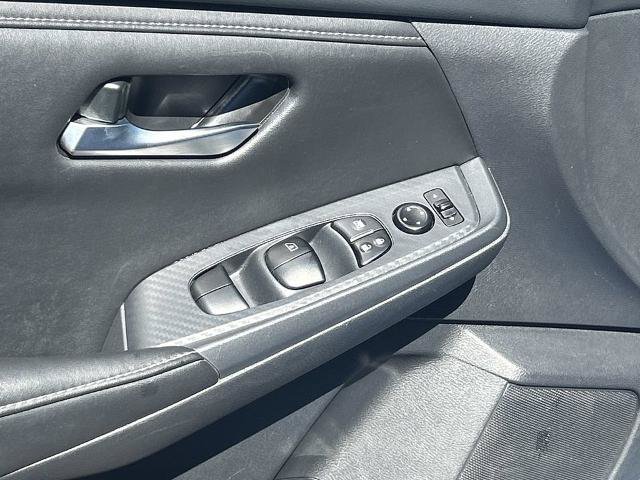 Used 2025 Nissan Sentra SV w/ All-Weather Package FWD image 17