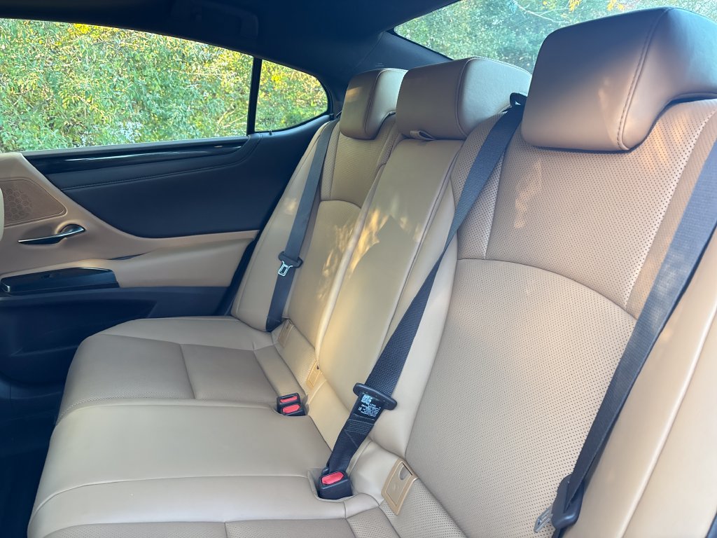 Used 2021 Lexus ES 300h w/ Premium Package FWD image 16