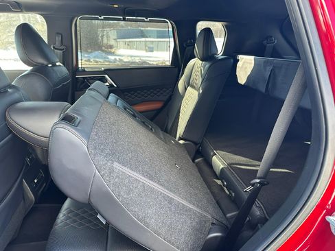 Used 2024 Mitsubishi Outlander SEL image 35