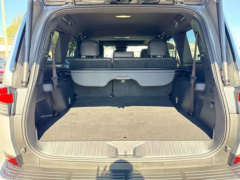 Used 2024 Lexus GX 550 w/ Accessory Package (Z1) AWD/4WD image 12