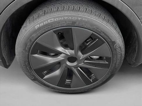 Used 2025 Tesla Model Y Long Range image 10