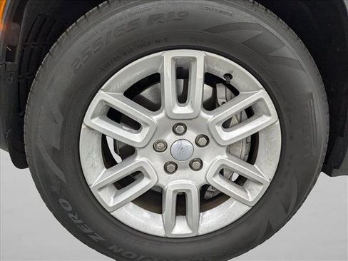 Used 2025 Land Rover Defender 110 S image 22