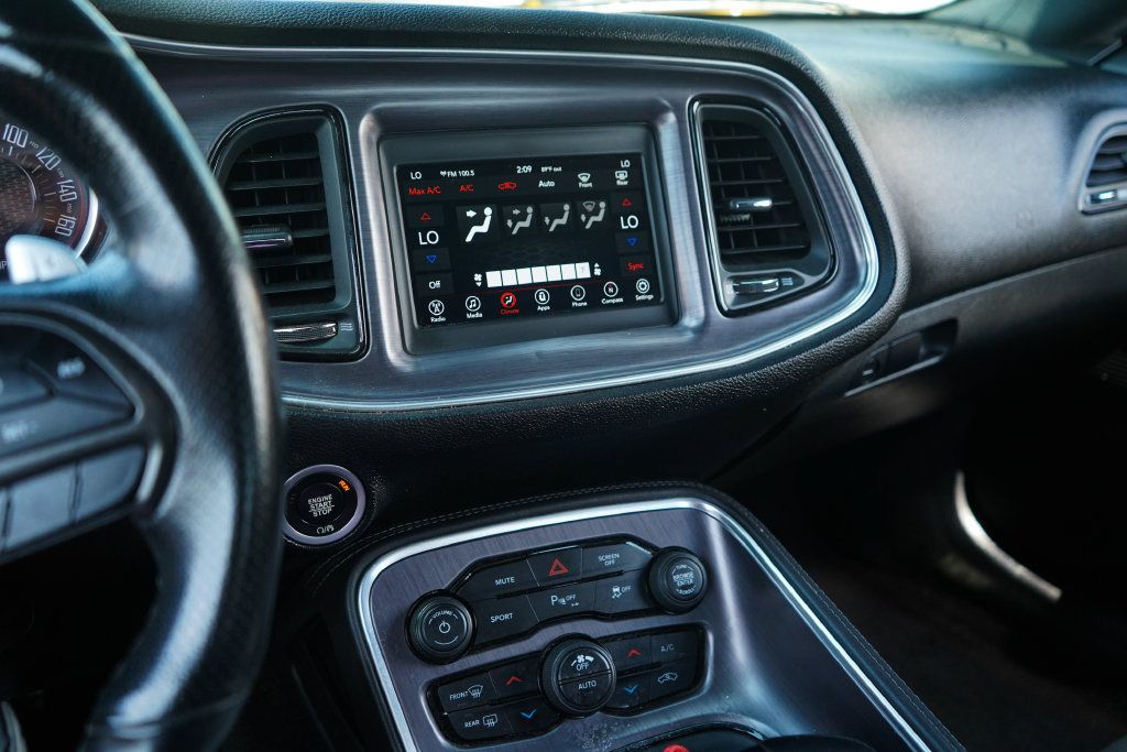 Used 2018 Dodge Challenger R/T RWD image 8