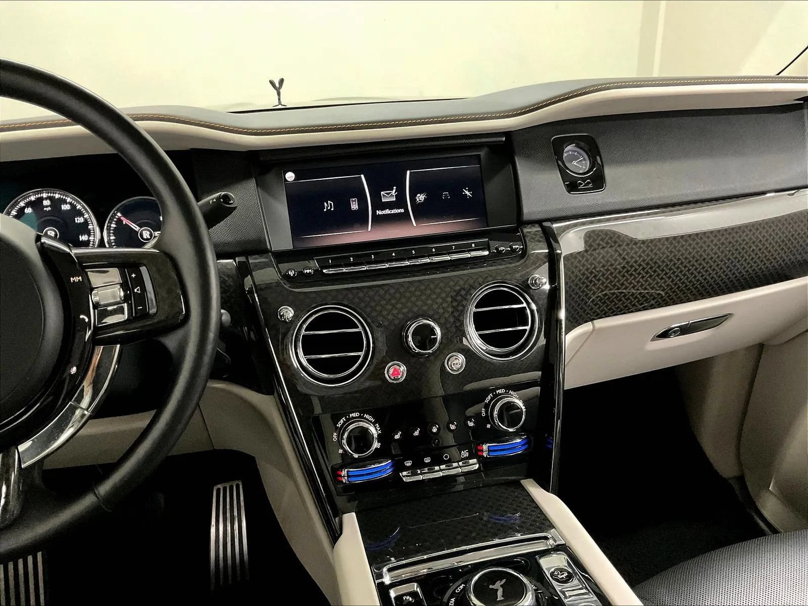 Used 2021 Rolls-Royce Cullinan Black Badge AWD/4WD image 22