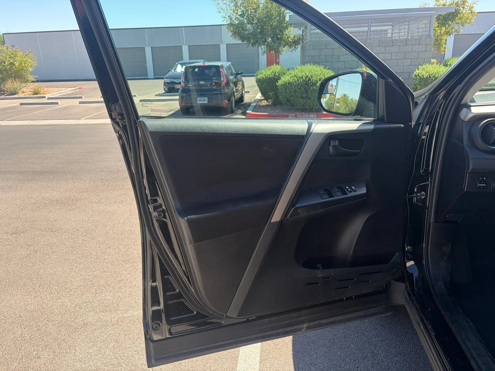 Used 2018 Toyota RAV4 LE w/ Carpet Mat Package FWD image 13