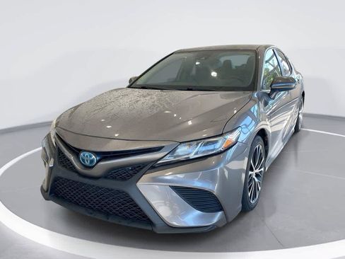 Used 2020 Toyota Camry SE w/ Carpet Mat Package FWD image 1