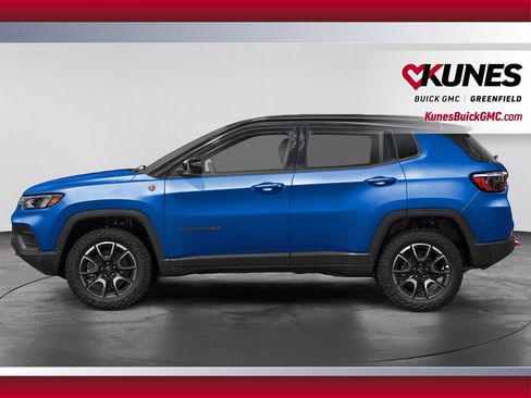 Used 2025 Jeep Compass Trailhawk AWD/4WD image 6