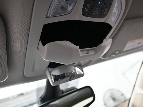 Used 2023 Chrysler Pacifica Touring-L FWD image 29