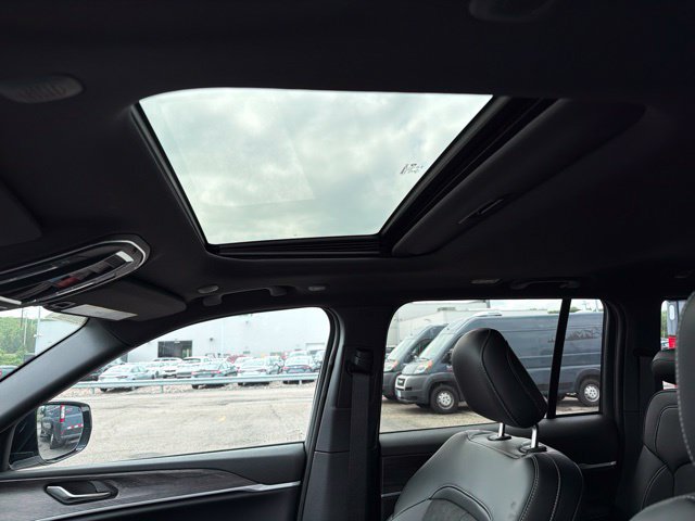 New 2026 Jeep Grand Cherokee Altitude AWD/4WD image 13