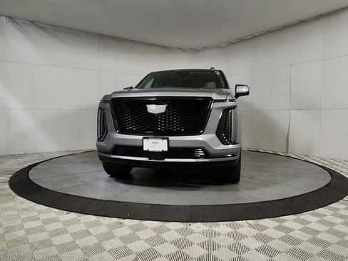 Used 2025 Cadillac Escalade Sport Platinum w/ LPO, ONYX Package AWD/4WD image 3