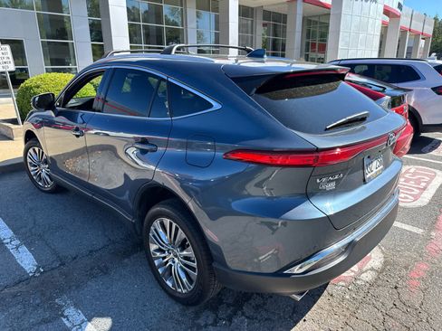 Used 2021 Toyota Venza Limited AWD/4WD image 3