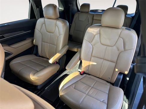 Used 2022 Kia Telluride SX w/ Towing Package image 13