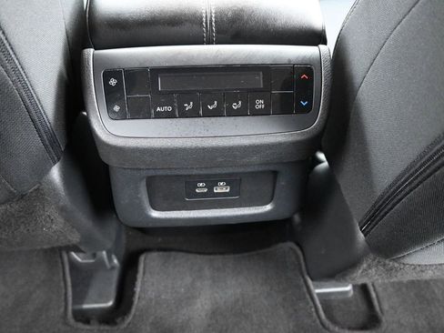 Used 2024 Nissan Pathfinder SV image 13