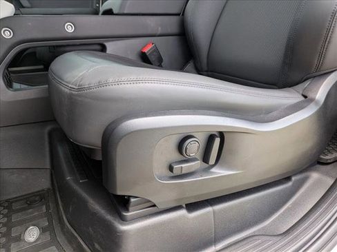 New 2025 Land Rover Defender 90 X-Dynamic SE image 4