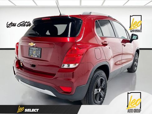 Used 2022 Chevrolet Trax LT w/ LT Convenience Package image 5