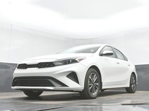 Used 2023 Kia Forte LXS w/ LXS Technology Package FWD image 40